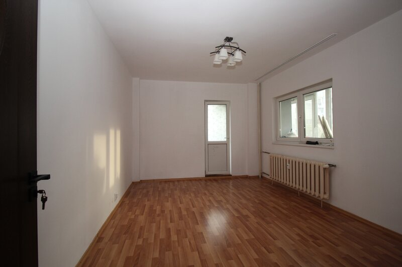 Drumul Taberei, gars. decomandata, etaj 4/10, bloc mixt 1982,