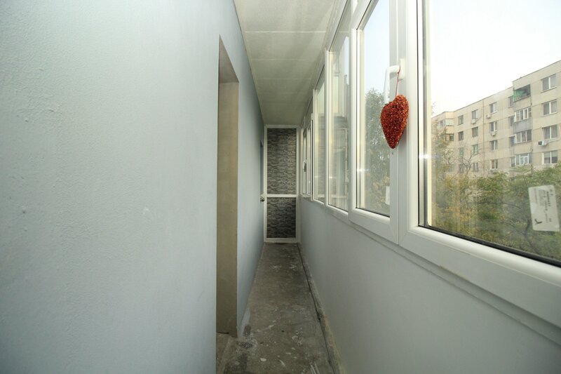 Drumul Taberei, gars. decomandata, etaj 4/10, bloc mixt 1982,