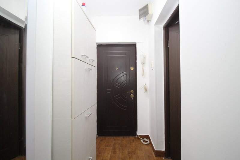 Drumul Taberei, gars. decomandata, etaj 4/10, bloc mixt 1982,